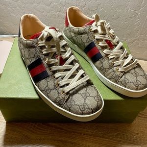 Gucci Women's Ace GG Supreme sneaker